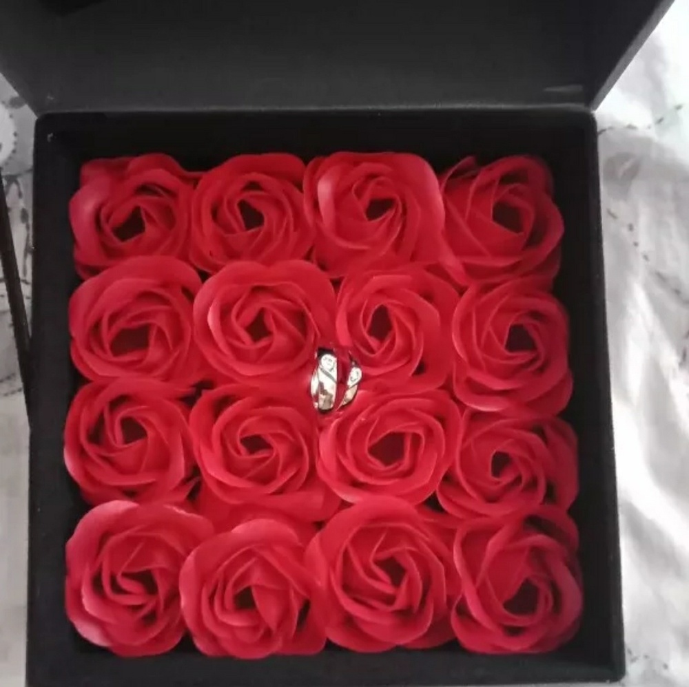 Brand new Sterling silver couple ring with rose